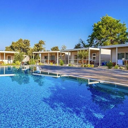 Mobile Home Mediteran Superior By The Pool In Caravan Park Strasko, Novalja Exteriér fotografie